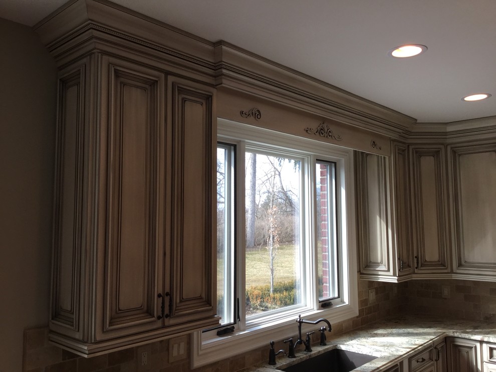 Kitchen - transitional kitchen idea