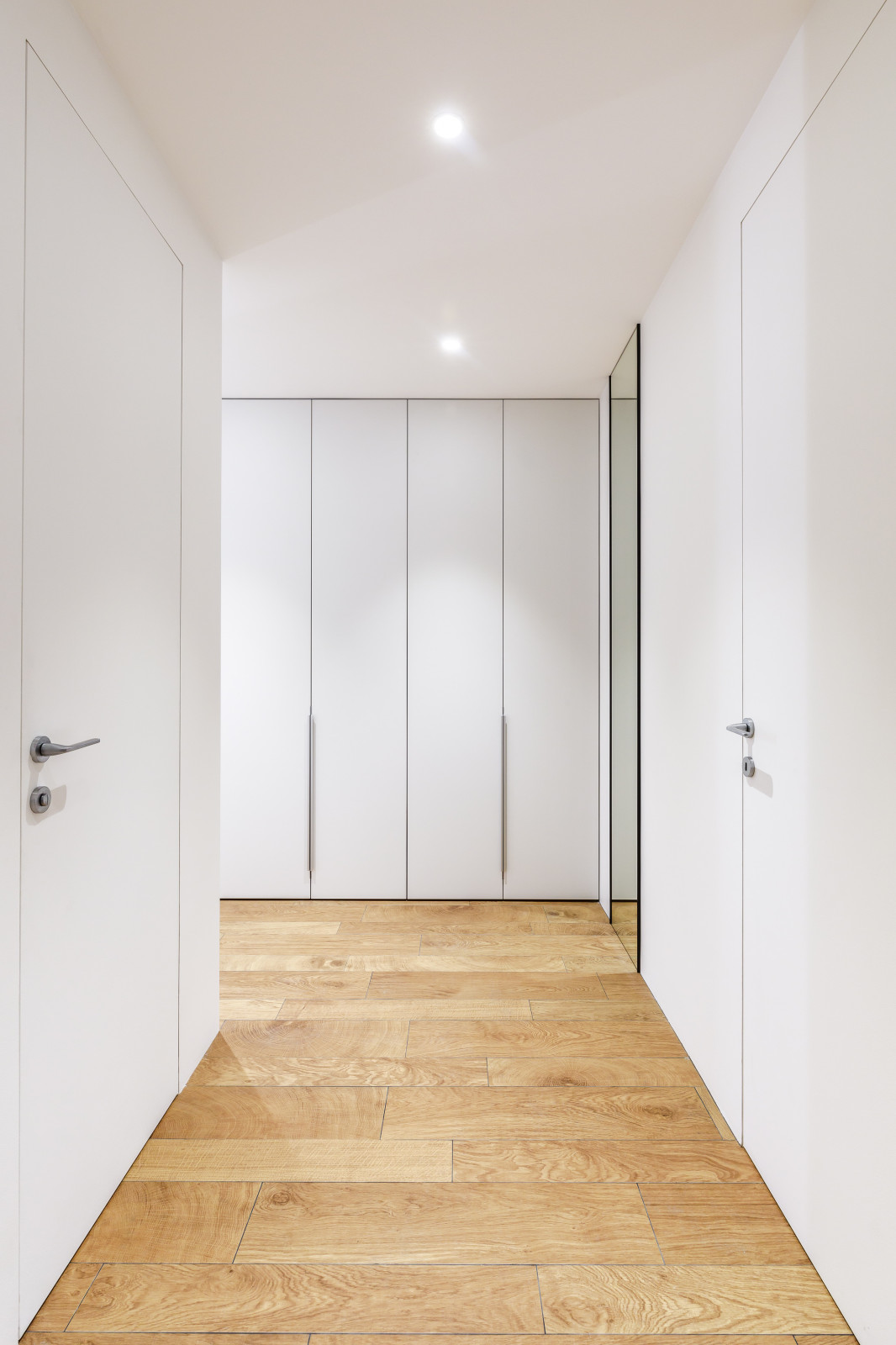 Над городом - интерьер в стиле экоминимализм для холостяка