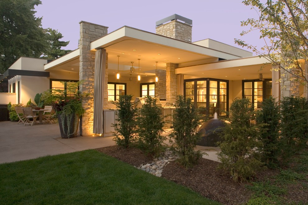 Photo of a midcentury one-storey exterior in Denver with a flat roof.
