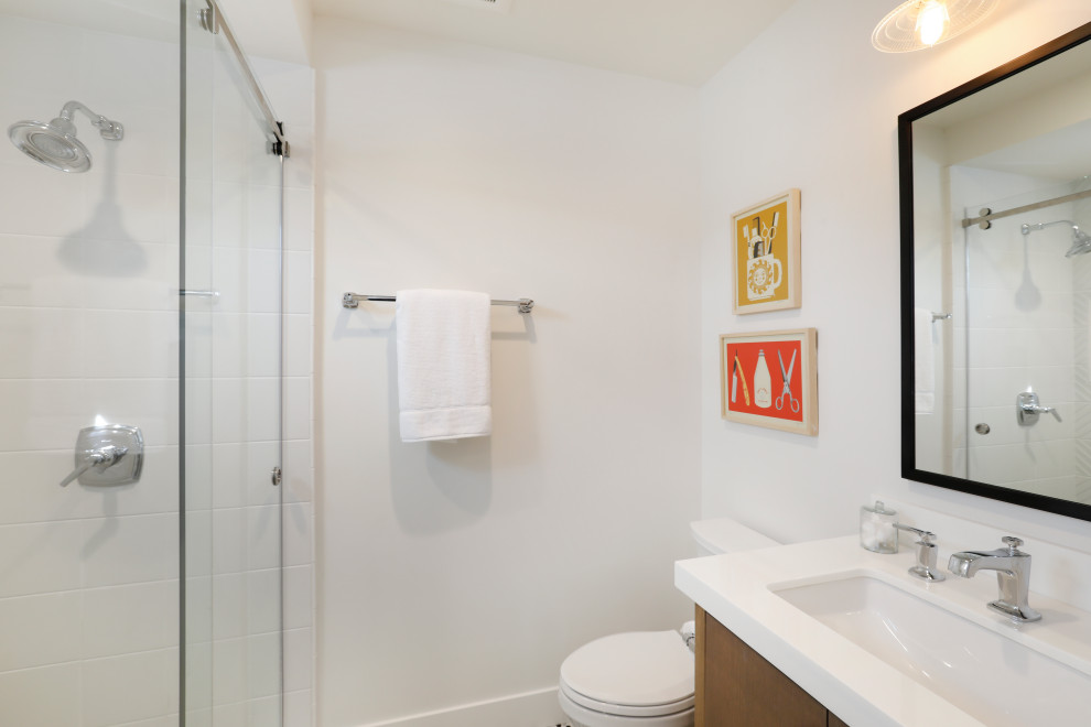 Transitional bathroom photo in Orange County