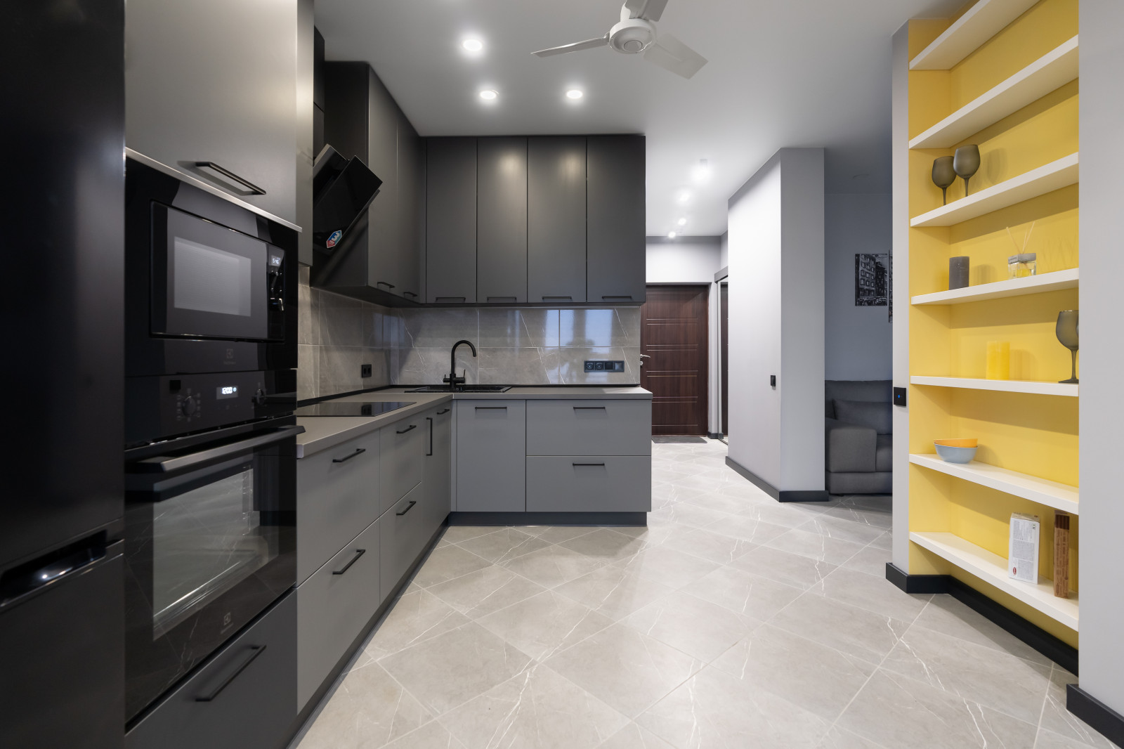 Квартира в цветах Pantone 2021