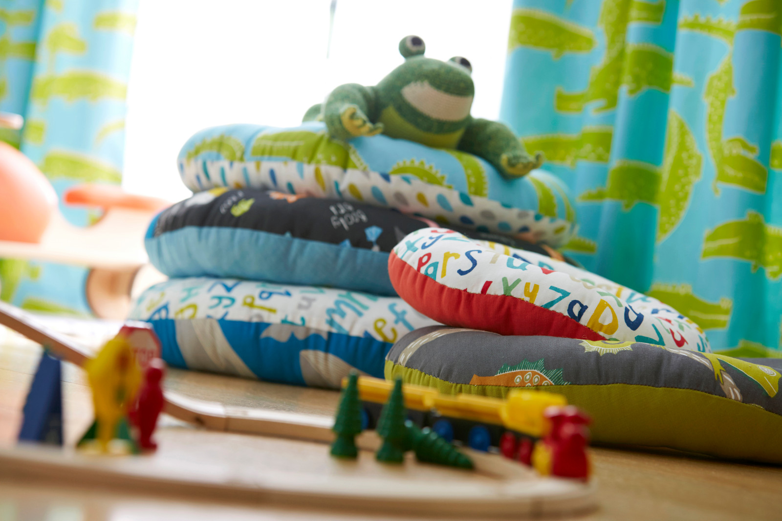 Guess Who?: детская коллекция обоев и тканей от Scion