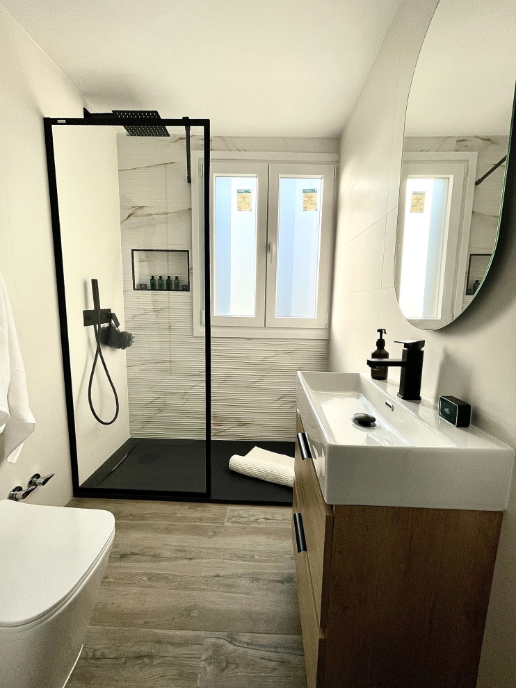 Medium sized modern ensuite bathroom in Madrid with freestanding cabinets, light wood cabinets, a one-piece toilet, white tiles, white walls, ceramic flooring, a vessel sink, terrazzo worktops, beige floors, a sliding door, white worktops, a wall niche, a single sink, a built in vanity unit, a drop ceiling and brick walls.