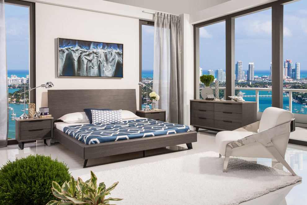 Contemporary master bedroom in Miami.