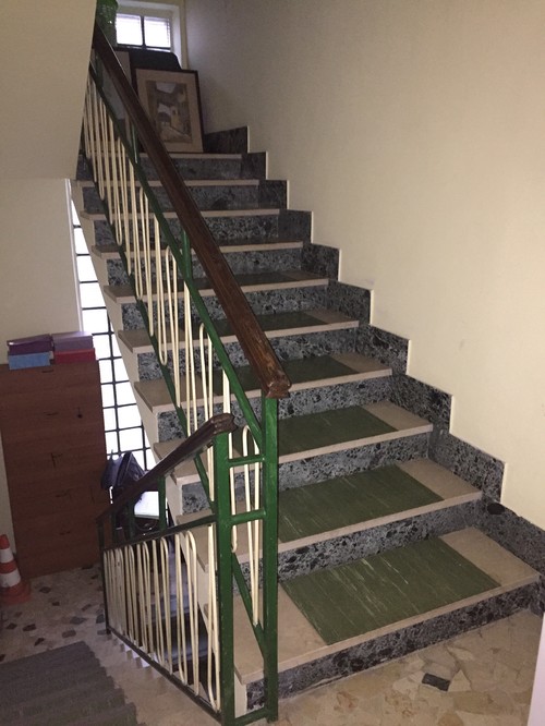 Rivestire scala in microcemento e consiglio parapetto Costruire un parapetto in muratura