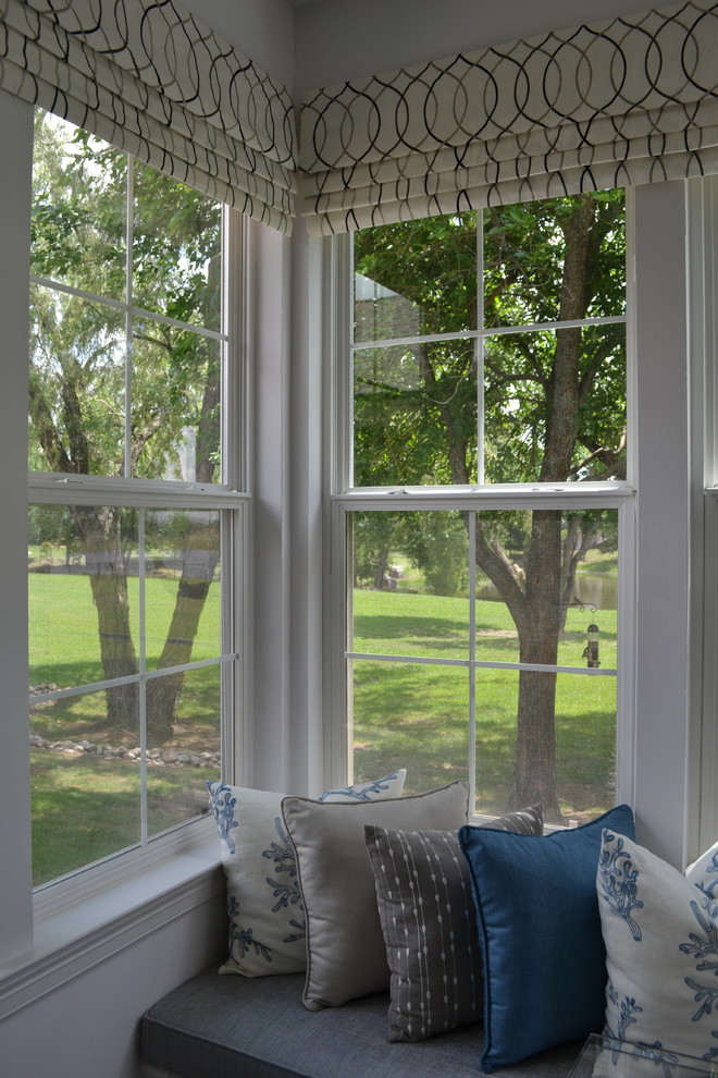 Home design - transitional home design idea in Dallas