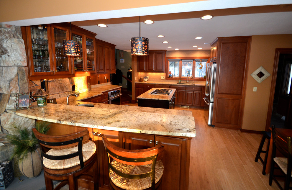 Transitional home design photo in Milwaukee