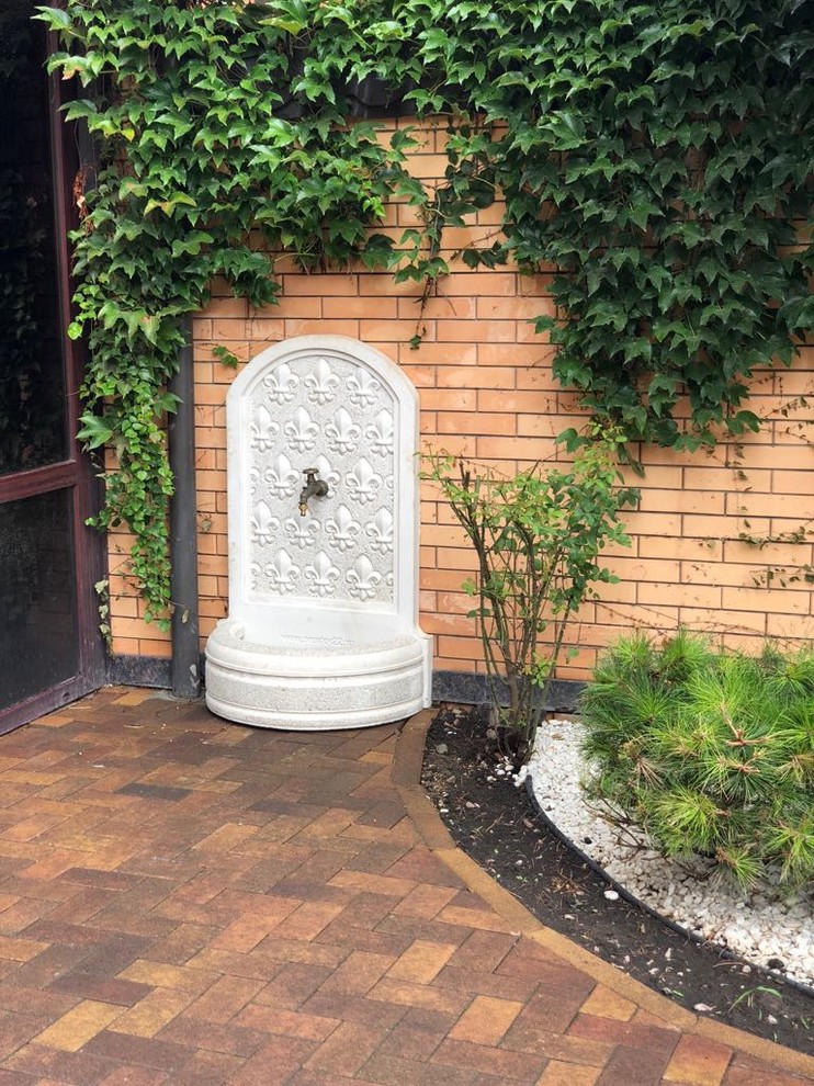 Фонтан кран пристенный.