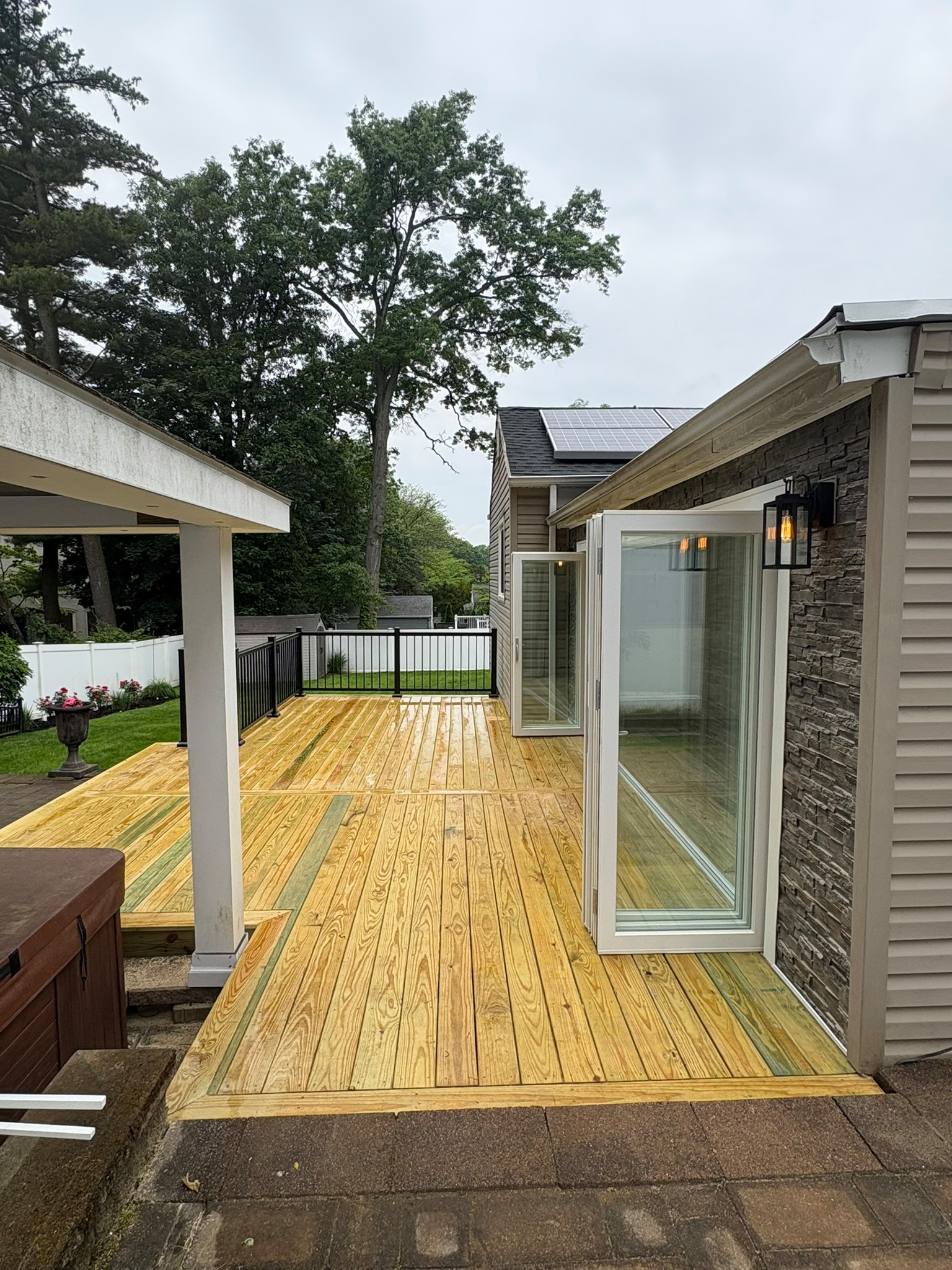 3 Seasons Room and Deck