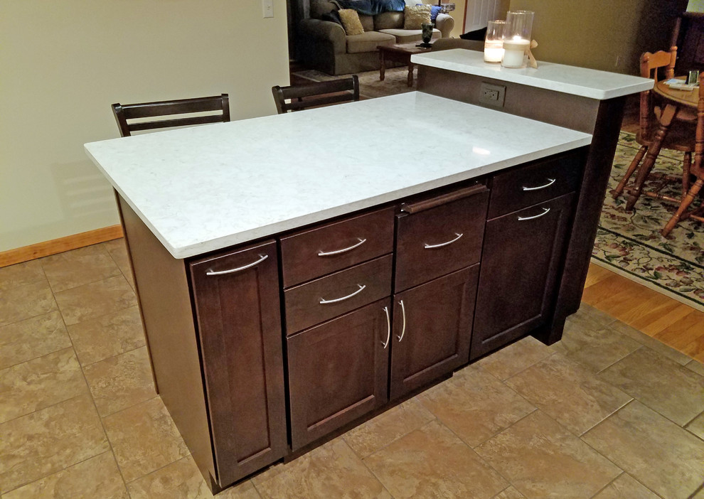 Mid-sized transitional l-shaped ceramic tile and yellow floor eat-in kitchen photo with an undermount sink, shaker cabinets, medium tone wood cabinets, quartz countertops, stainless steel appliances, an island and white countertops