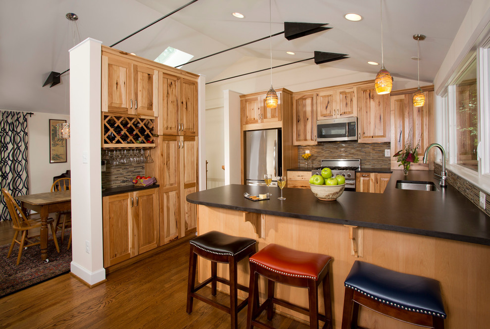 Eat-in kitchen - mid-sized rustic u-shaped eat-in kitchen idea with quartz countertops
