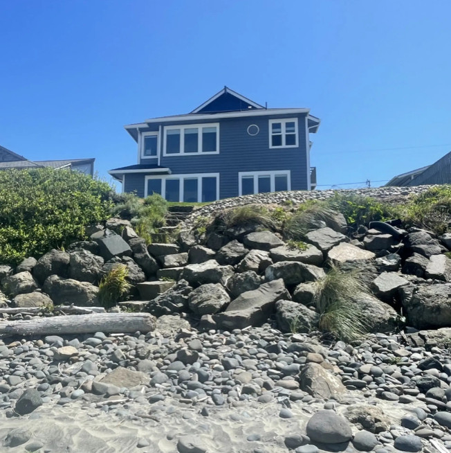 "Beach Me" Lincoln City, OR Short-term Rental Remodel