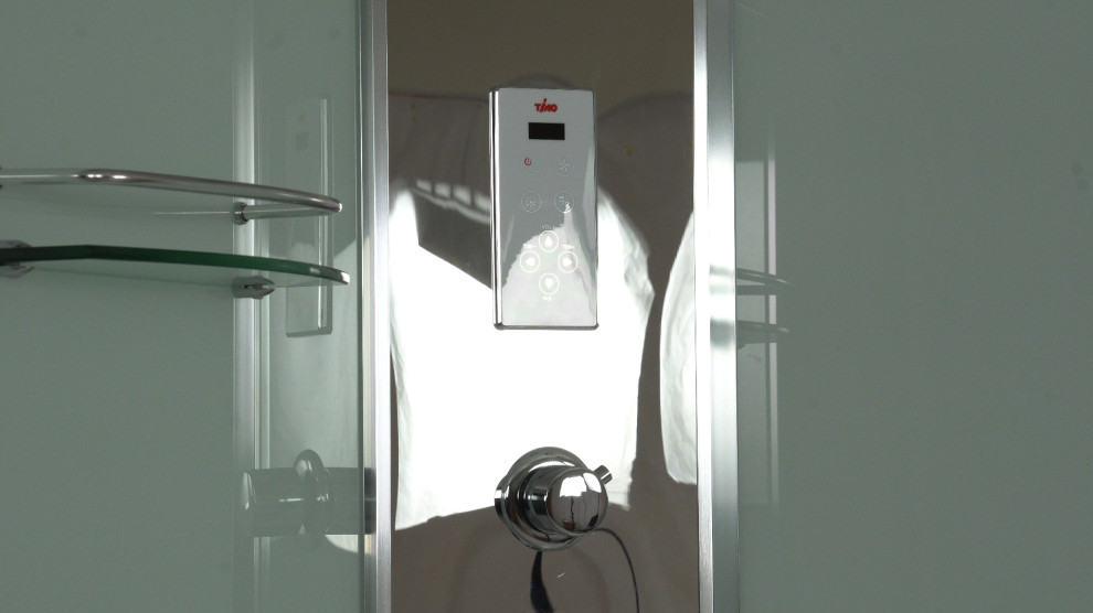 Душевая кабина TIMO коллекции Comfort в интерьере ванной комнаты