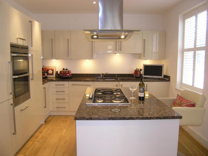 Creating a Breakfast bar overhang on an island with a shelf/thing