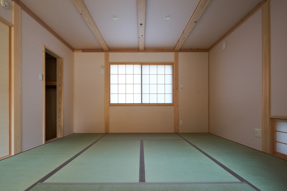 Mid-sized asian master bedroom in Other with beige walls and tatami floors.
