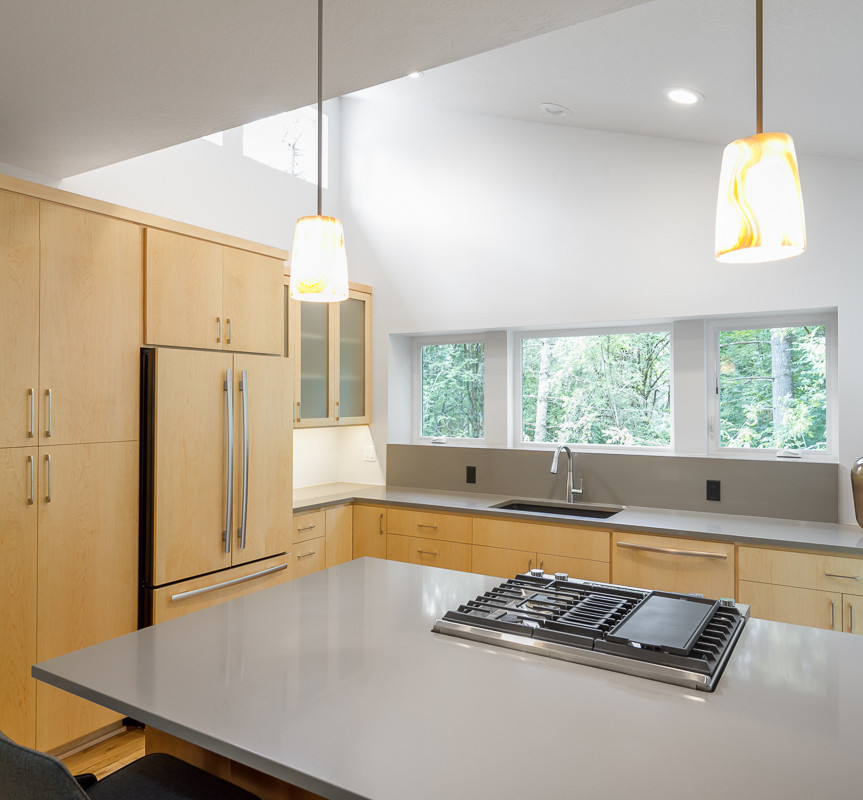 Inspiration for a mid-sized midcentury l-shaped separate kitchen in Other with an undermount sink, flat-panel cabinets, light wood cabinets, quartz benchtops, grey splashback, panelled appliances, light hardwood floors and a peninsula.