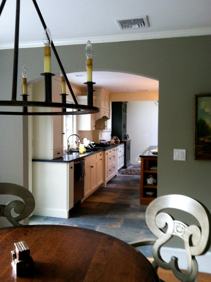 This is an example of a traditional kitchen in Newark.