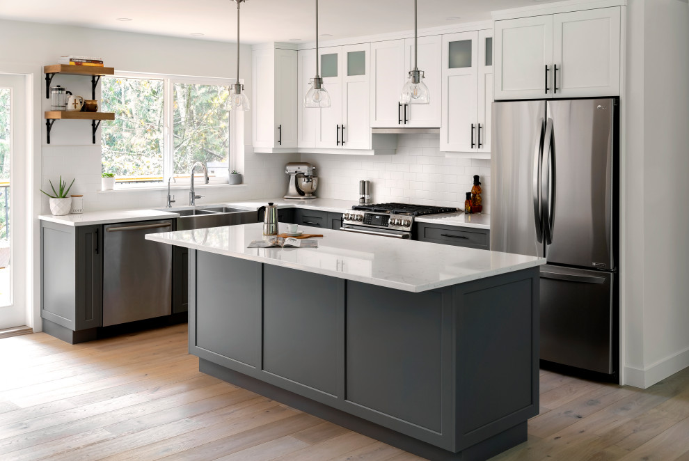 Kitchen - transitional kitchen idea