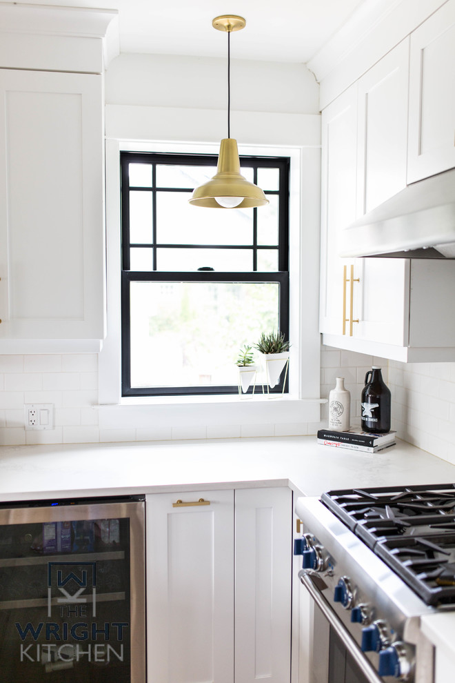 Example of a transitional kitchen design in Toronto