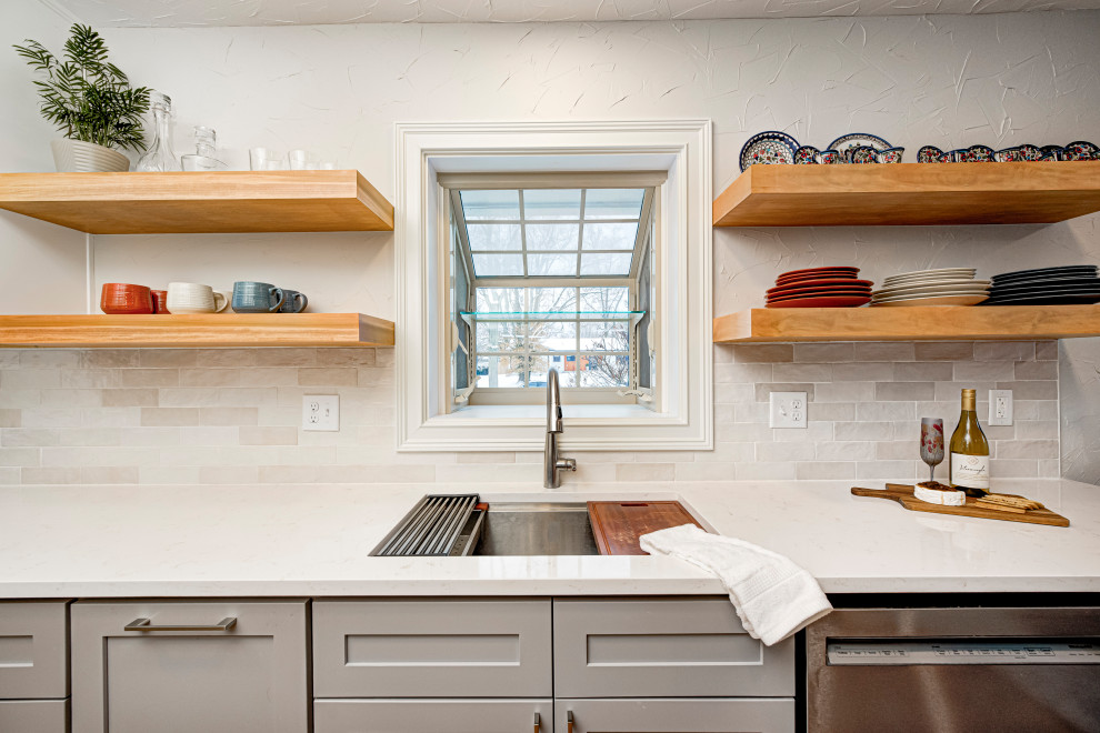 Transitional laundry room photo in Indianapolis