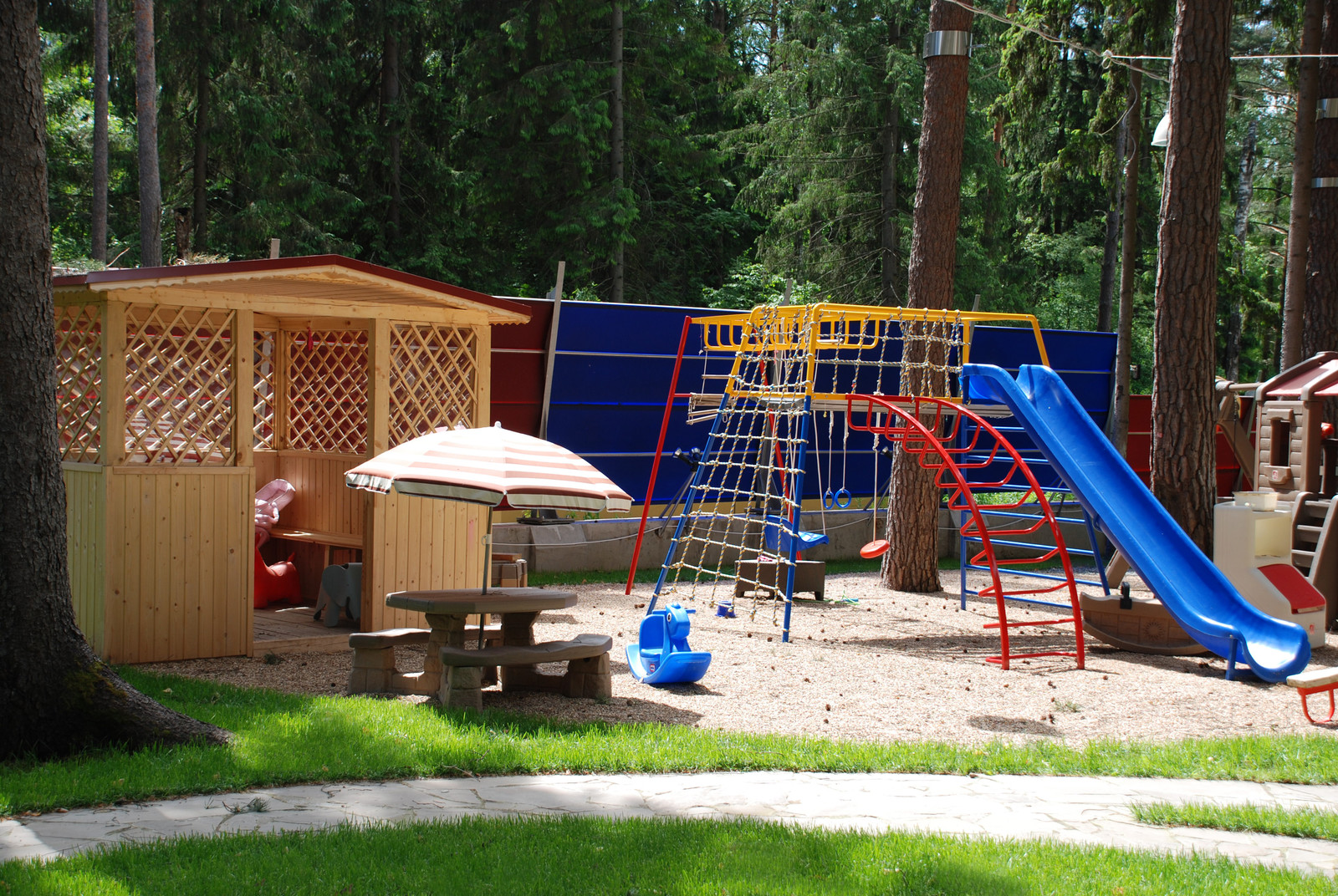 Участок с водоемом в КП "Сосновый бор"