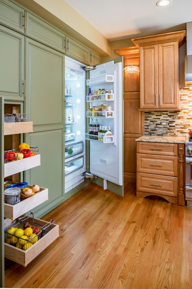 Inspiration for a transitional home design remodel in Chicago