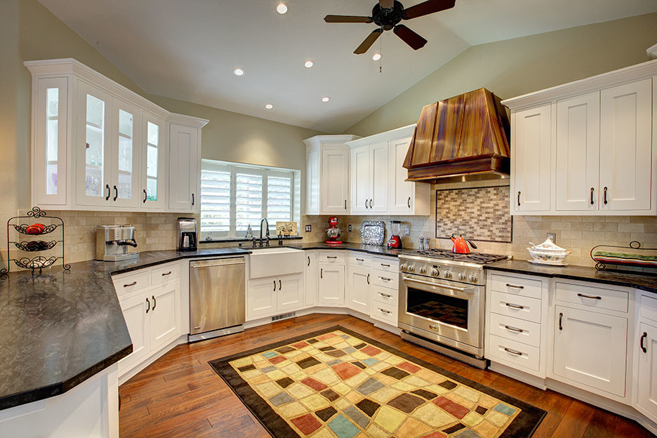 Inspiration for a transitional kitchen remodel in Sacramento