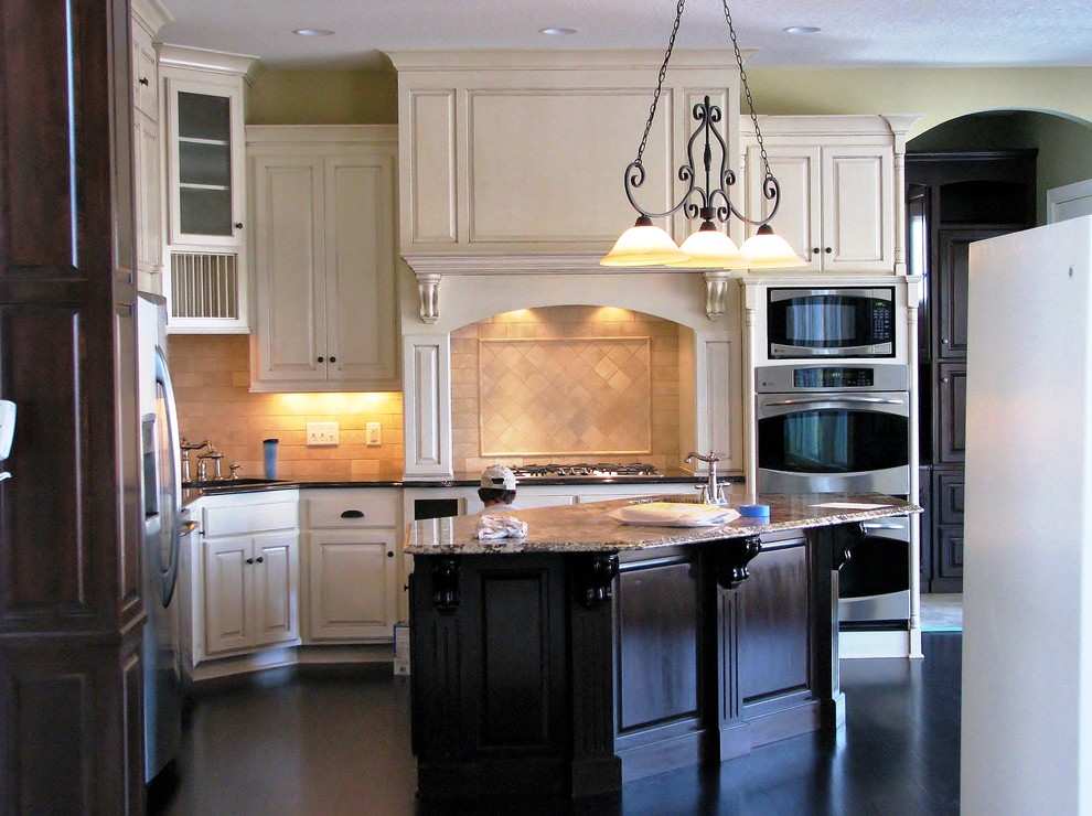 Kitchen - kitchen idea in Minneapolis