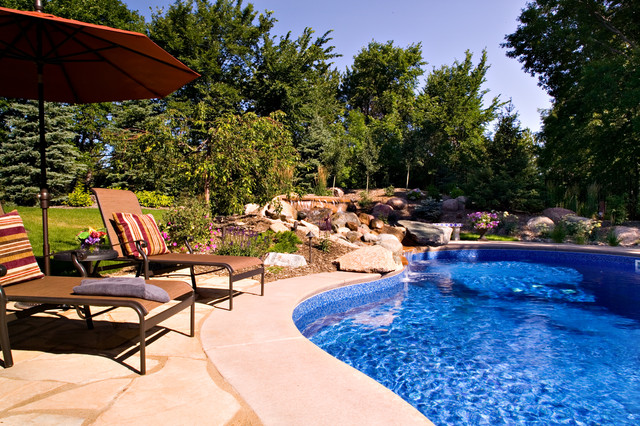 Pools eclectic-swimming-pool-and-hot-tub