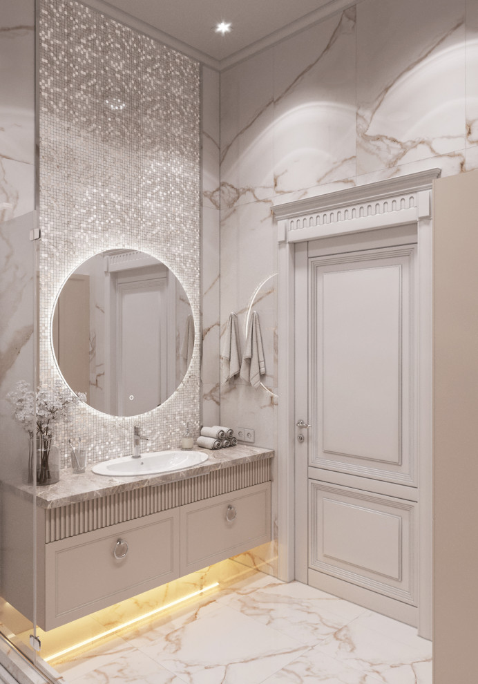 Классическая бежевая душевая комната