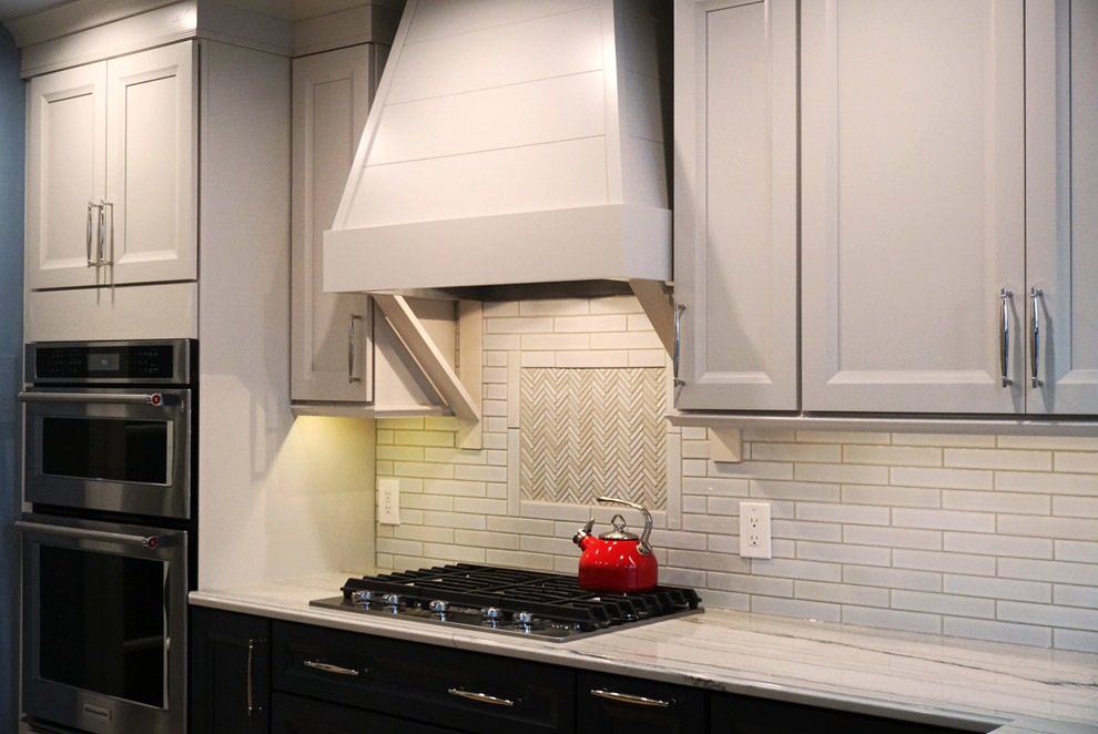 Kitchen - transitional kitchen idea in New York