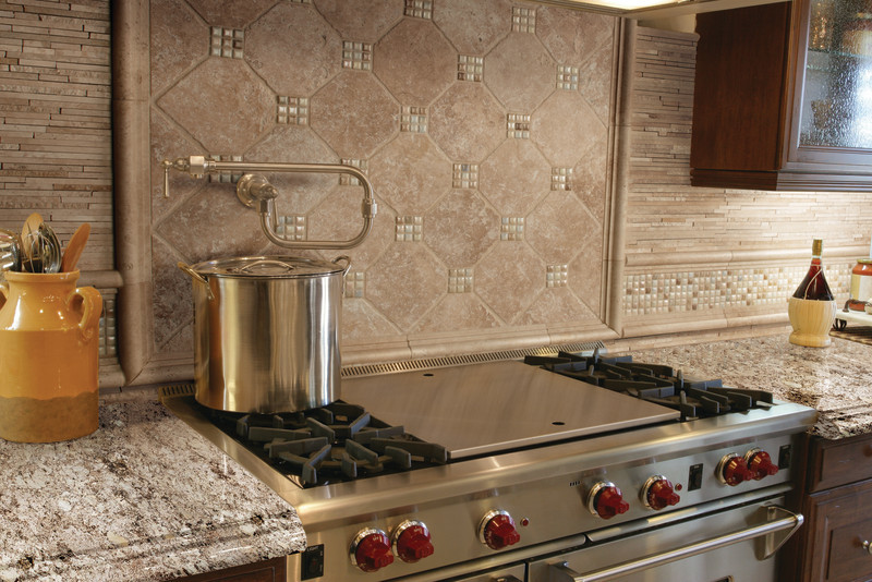 Example of a classic eat-in kitchen design in Detroit with stone tile backsplash