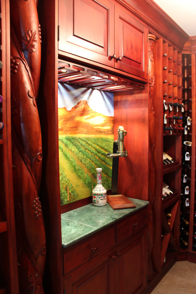 Foto på en mellanstor amerikansk vinkällare, med kalkstensgolv, vindisplay och beiget golv