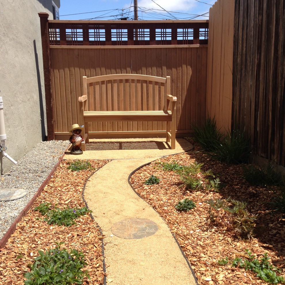 Inspiration for a small arts and crafts side yard partial sun garden in San Francisco with gravel and a garden path.