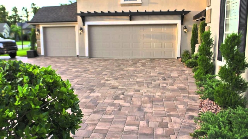 Inspiration for a mid-sized traditional front yard driveway in Tampa with brick pavers.