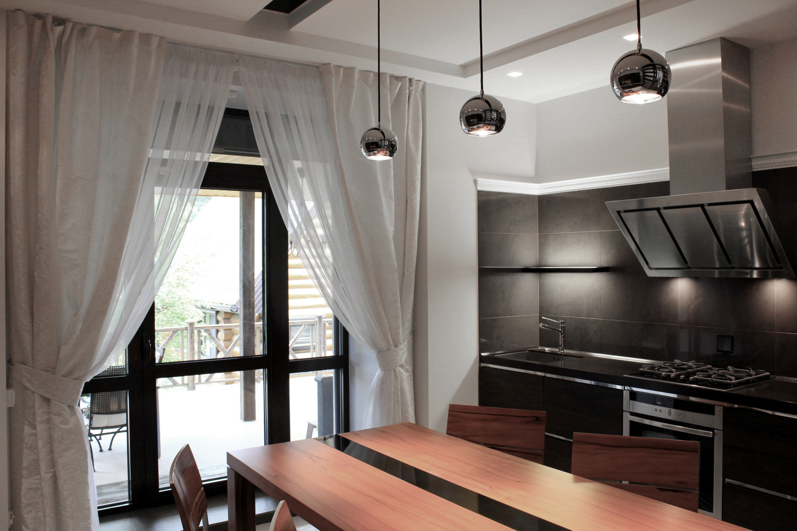 Кухня с выходом на террасу