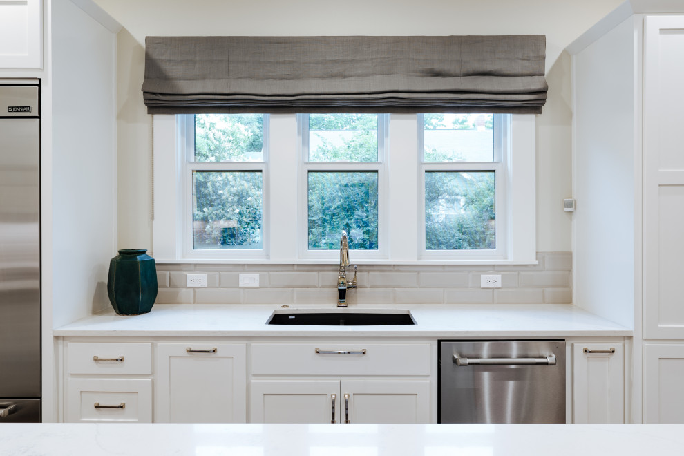 Example of a transitional kitchen design in Austin