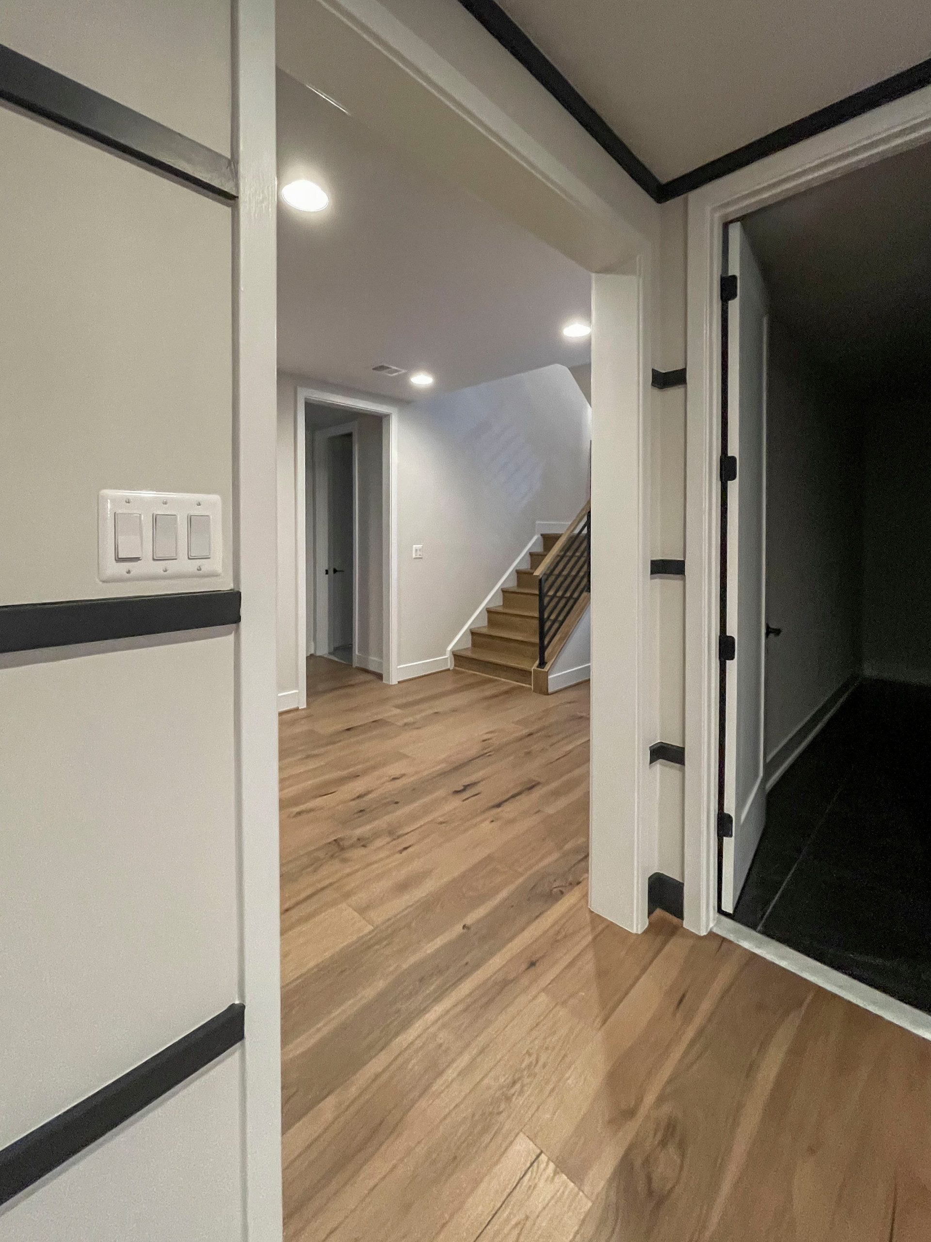 113_Floating Straight- Stringers with No Risers in Contemporary Home, Bethesda M