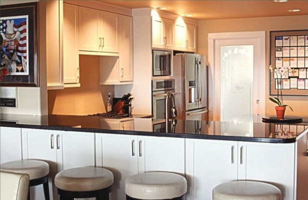 Transitional kitchen photo in Seattle