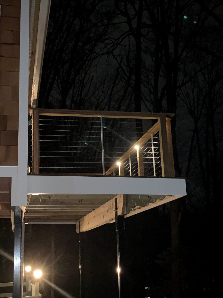 Idéer för små amerikanska terrasser på baksidan av huset, med kabelräcke