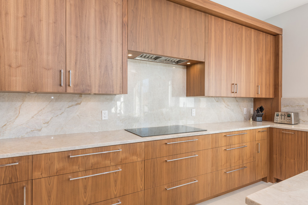 Transitional kitchen photo in Toronto