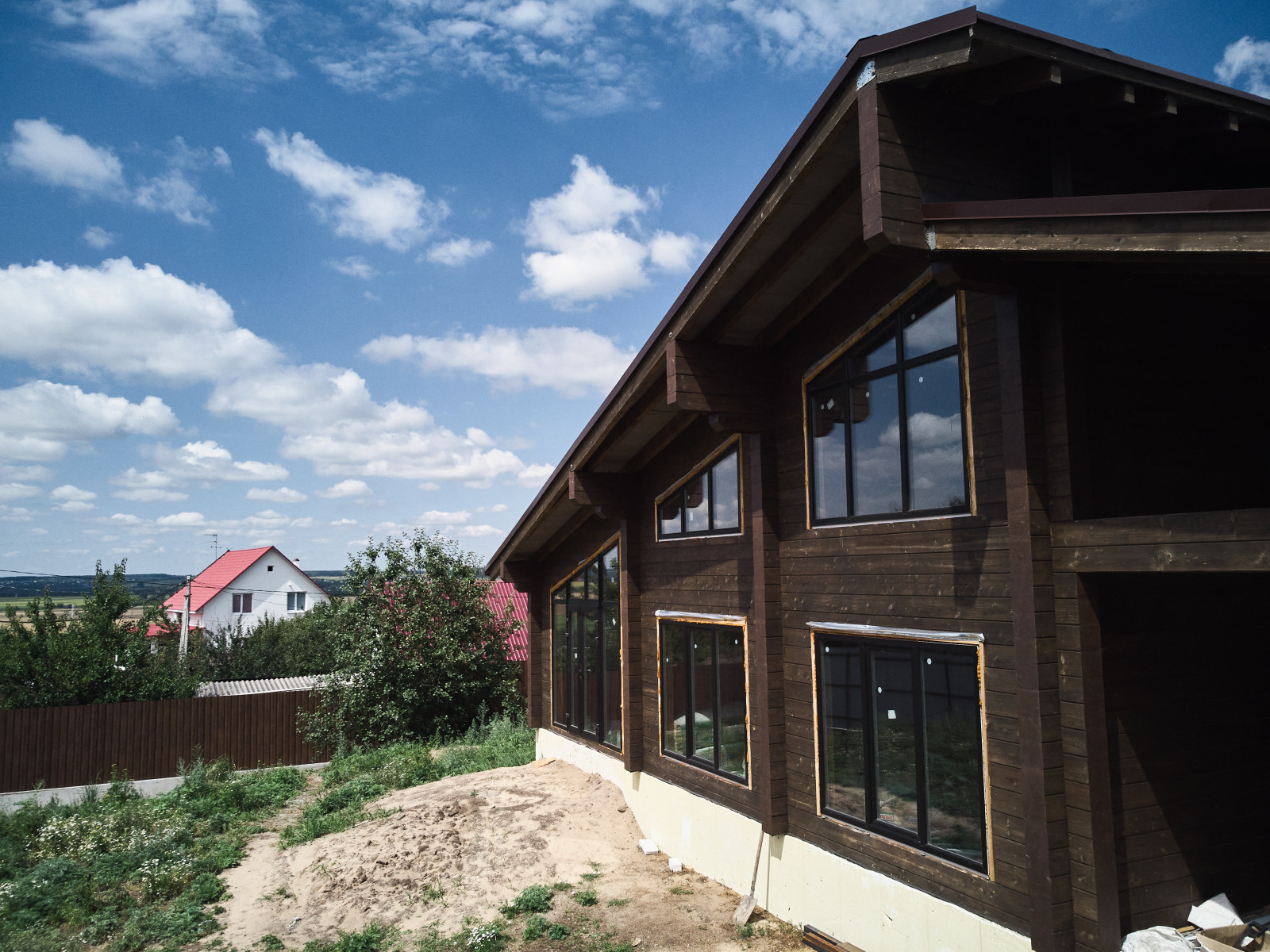 Кровля и мансардные окна: замер и расчёт, поставка и монтаж материалов.