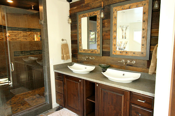 Bathroom - rustic bathroom idea