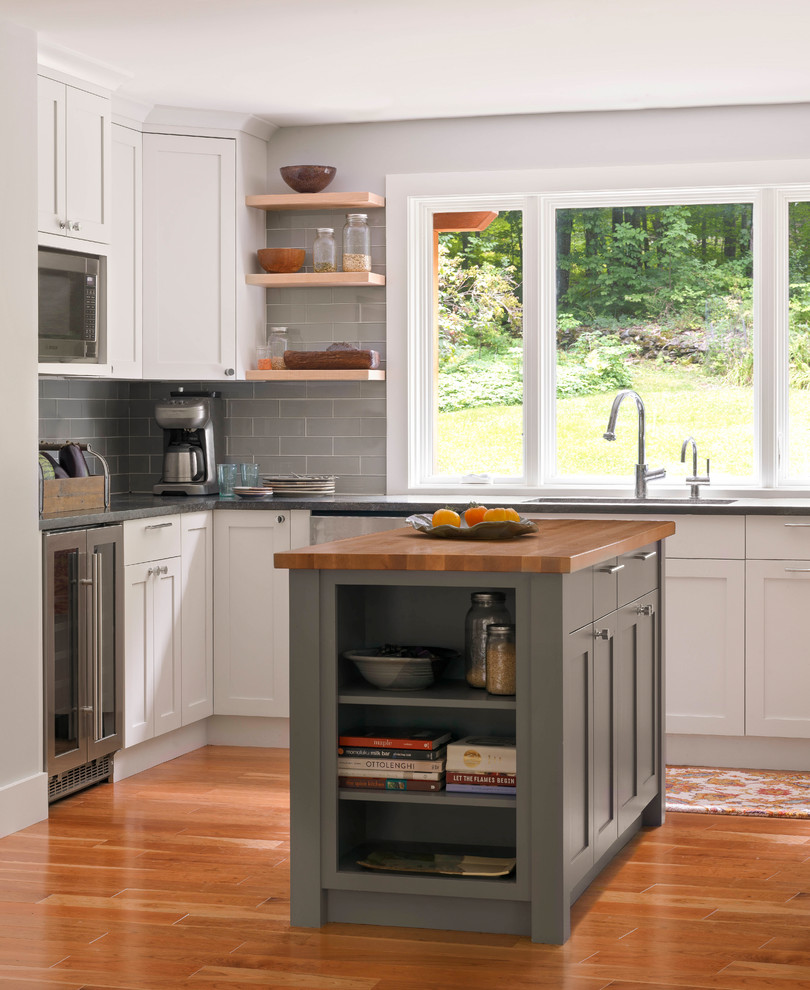 Inspiration for a mid-sized transitional kitchen remodel in Burlington