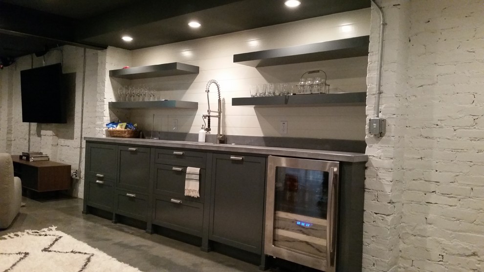 Photo of a mid-sized contemporary single-wall wet bar in Atlanta with an undermount sink, shaker cabinets, grey cabinets, concrete benchtops, white splashback, subway tile splashback, concrete floors and grey floor.