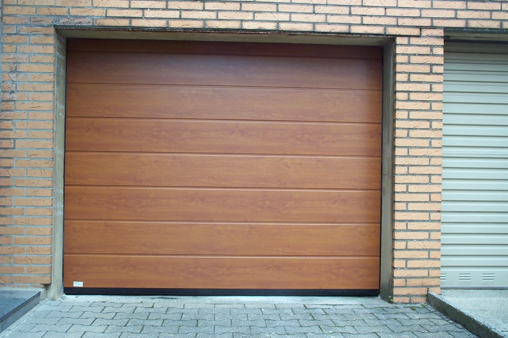 Photo of a mid-sized country attached one-car garage in Cologne.