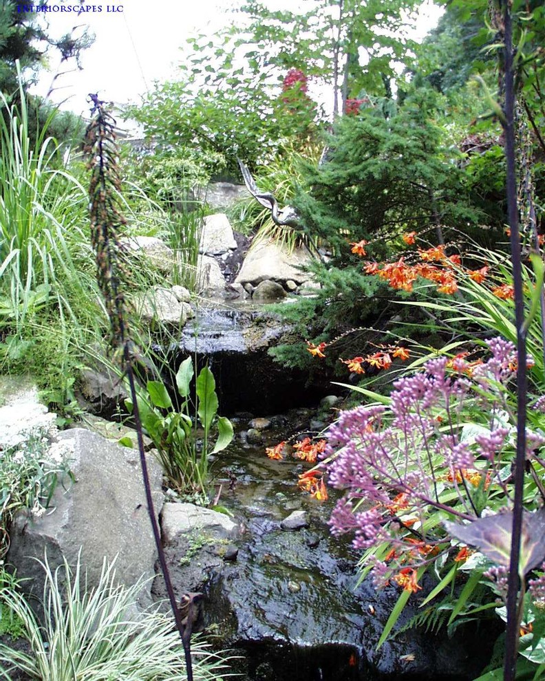 Design ideas for a country garden in Seattle with a water feature.