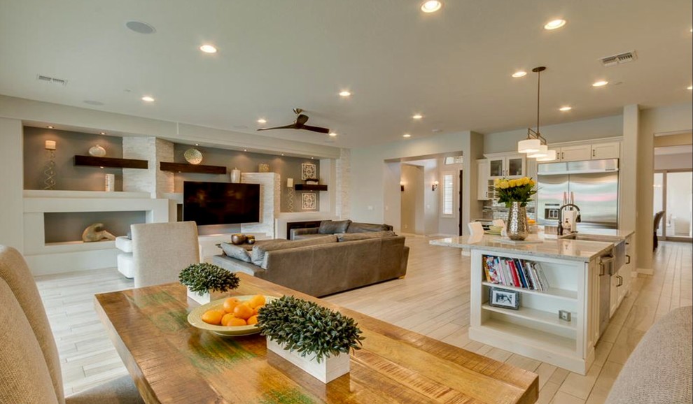 Example of a transitional home design design in Phoenix