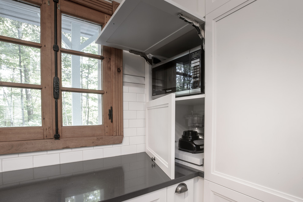 Inspiration for a rustic kitchen remodel in Montreal