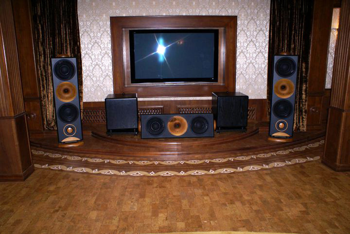 Домашний кинотеатр на мансарде